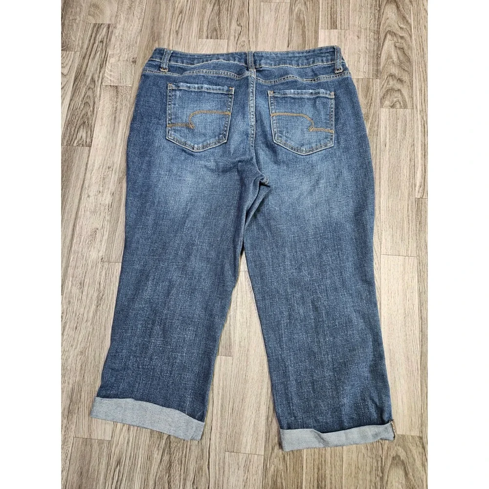 Time and Tru Capri Jeans Women 14 Blue Distressed Mid-Rise Denim